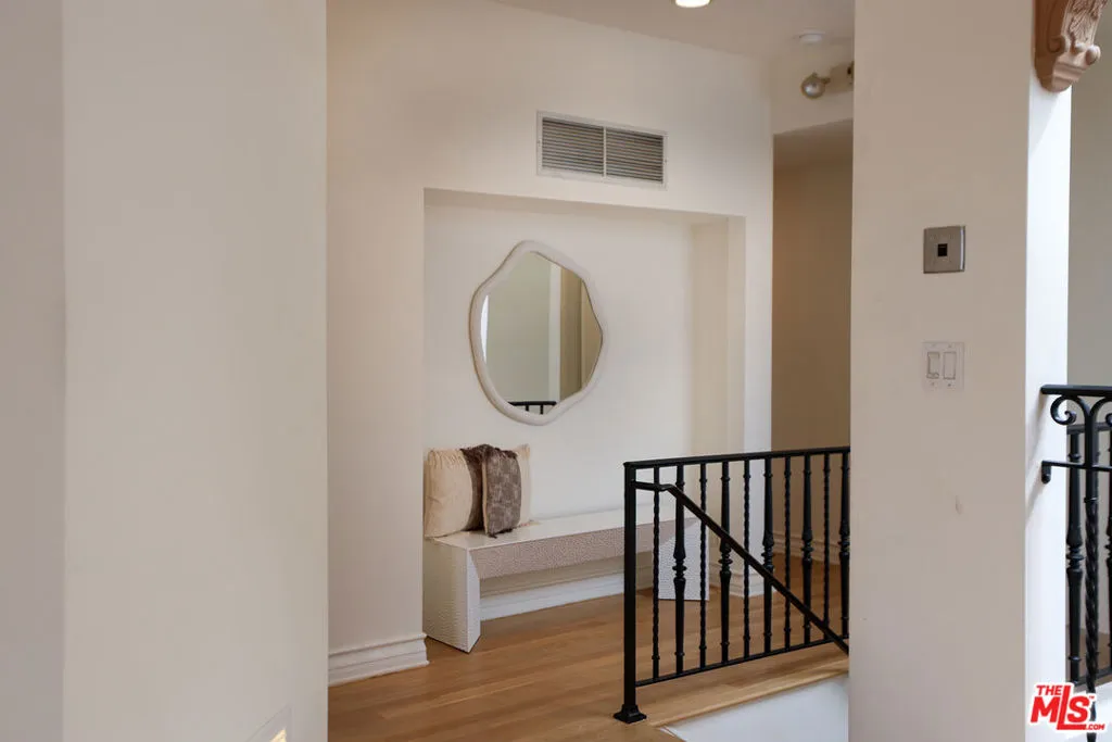 628 N Elm Drive, Beverly Hills, California 90210 home-pic-21